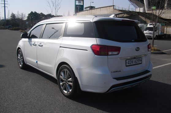 Kia Carnival 9-seater Prestige — пробег 154 490 км — фото 3 из 5