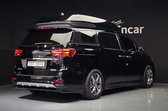 Kia Carnival 9-Seater Hi-Limousine Noblesse Special — пробег 120 932 км — фото 2 из 5