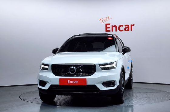 Volvo XC40 T4 R-Design — пробег 65 870 км — фото 3 из 5