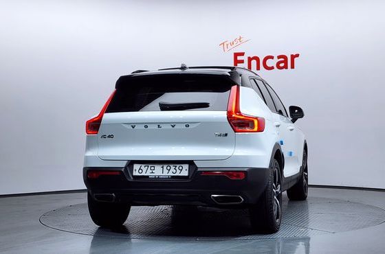 Volvo XC40 T4 R-Design — пробег 65 870 км — фото 4 из 5