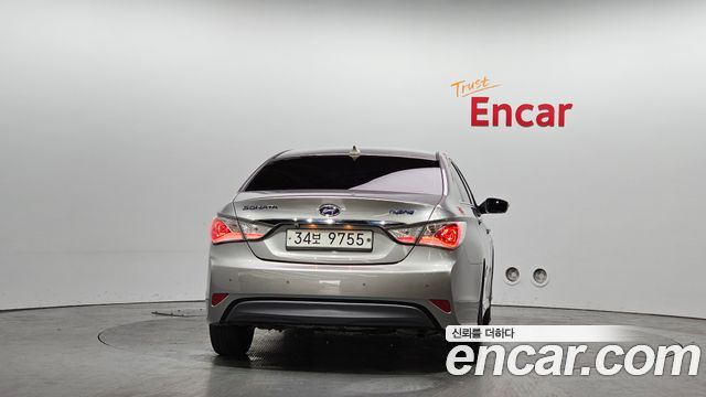 Hyundai Sonata 2.0 Premier — пробег 145 735 км — фото 4 из 5