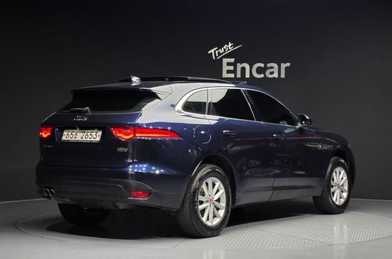 Jaguar F-PACE 20d Portfolio — пробег 153 619 км — фото 2 из 5