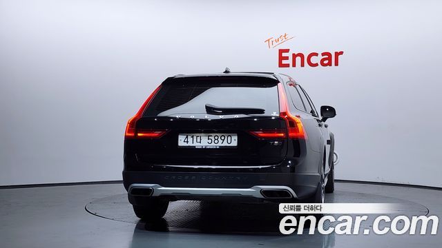 Volvo V90 T5 Pro AWD — пробег 92 527 км — фото 4 из 5