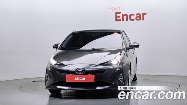 Toyota Prius 1.8 E — пробег 52 349 км — фото 3 из 5