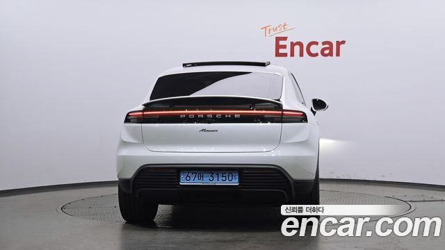 Porsche Macan Base — пробег 9 478 км — фото 4 из 5