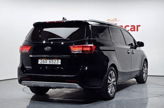 Kia Carnival 9-seater Prestige — пробег 80 022 км — фото 2 из 5