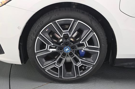 BMW 5-Series 530e xDrive M Sport — пробег 9 520 км — фото 5 из 5