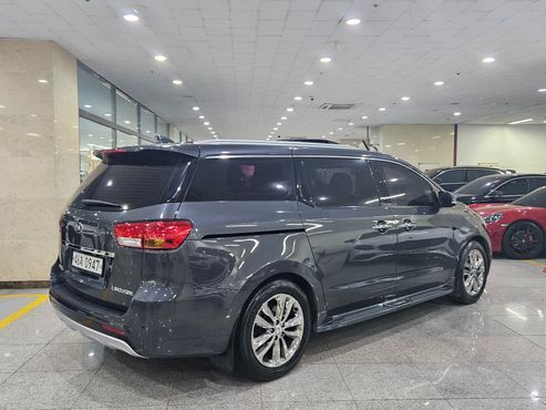 Kia Carnival Gasoline 7-seater Limousine President — пробег 161 194 км — фото 3 из 5