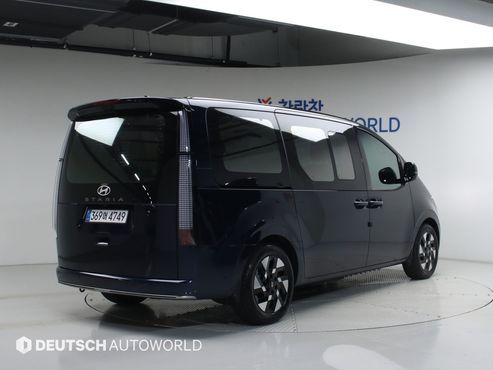 Hyundai Staria HEV 1.6T Lounge 9-Seater Inspiration — пробег 11 376 км — фото 2 из 5
