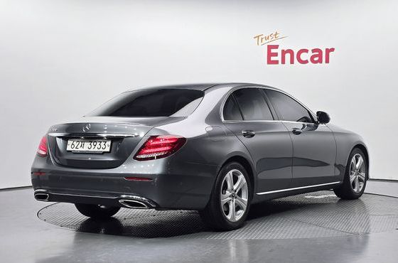Mercedes-Benz E-Class E200 Avantgarde — пробег 46 071 км — фото 2 из 5