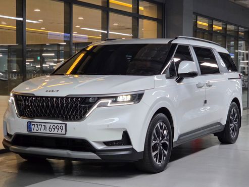 Kia Carnival 11-Seater Prestige — пробег 31 000 км — фото 1 из 5