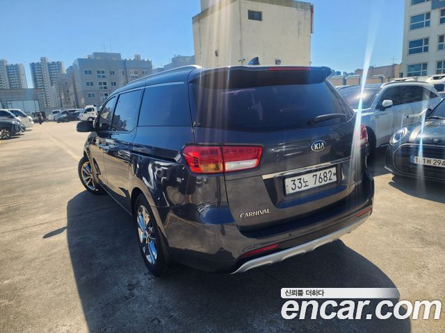 Kia Carnival из Кореи Encar