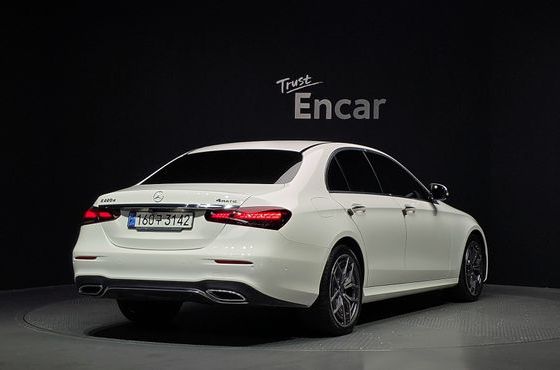 Mercedes-Benz E-Class E220d 4MATIC AMG Line — пробег 72 088 км — фото 2 из 5