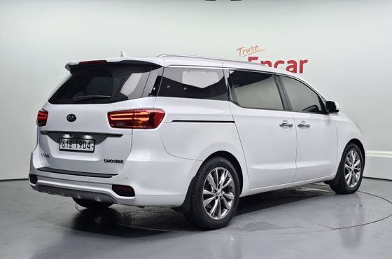Kia Carnival 7-Seater Limousine VIP — пробег 58 033 км — фото 2 из 5