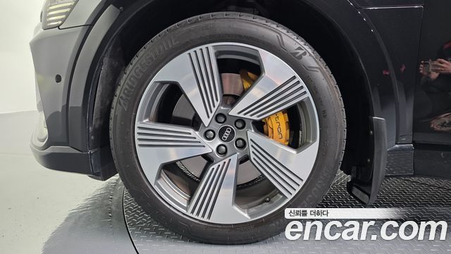 Audi e-tron 55 Quattro Sportback — пробег 88 326 км — фото 5 из 5