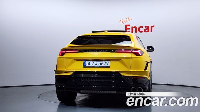 Lamborghini Urus из Кореи Encar