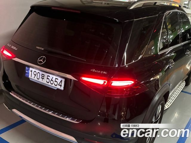 Mercedes-Benz GLE-Class GLE300d 4MATIC — пробег 17 000 км — фото 4 из 5