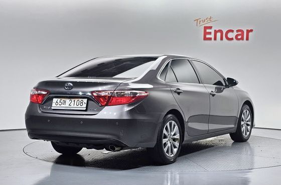 Toyota Camry 2.5 XLE — пробег 137 847 км — фото 2 из 5