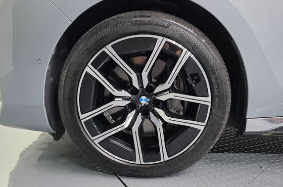 BMW i7 xDrive 60 M sport — пробег 20 555 км — фото 5 из 5