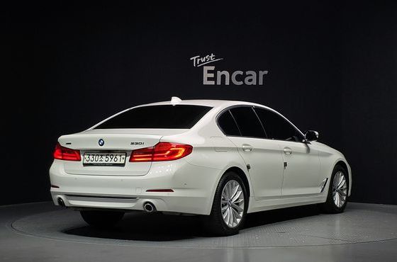 BMW 5-Series 530i xDrive Luxury Plus — пробег 99 936 км — фото 2 из 5