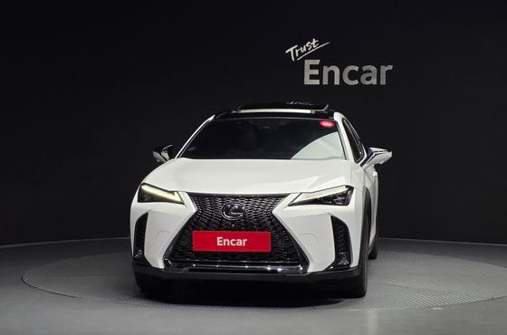Lexus UX 2.0 F-Sport 2WD — пробег 48 470 км — фото 3 из 5