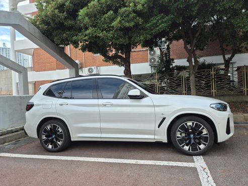 BMW iX3 M Sports — пробег 26 500 км — фото 3 из 5