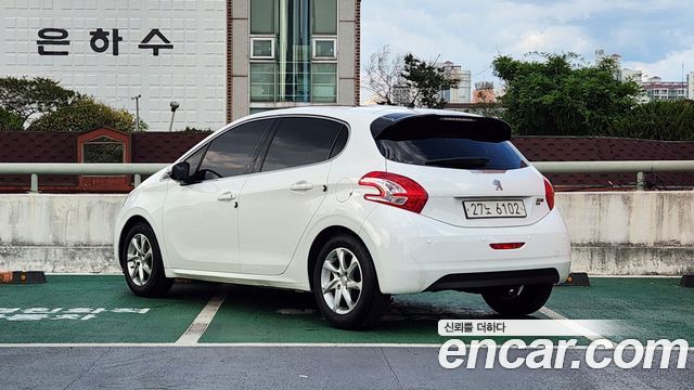 Peugeot 208 1.4 e-HDi Allure 5Door — пробег 58 600 км — фото 2 из 5