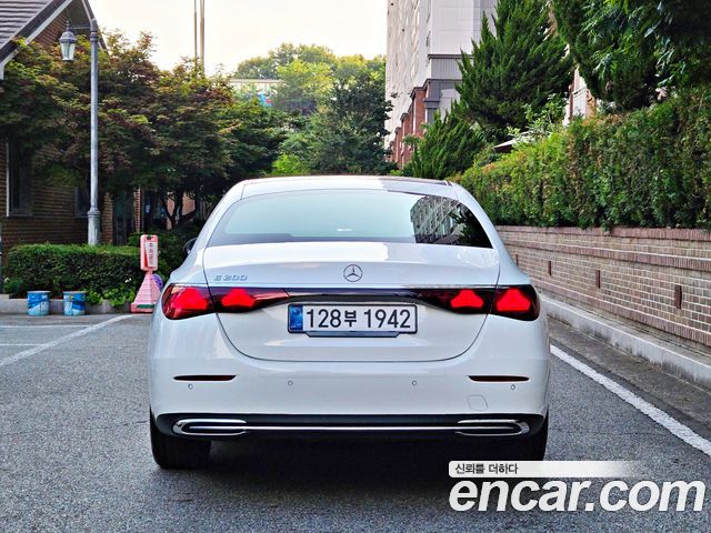 Mercedes-Benz E-Class E200 Avantgarde — пробег 9 704 км — фото 4 из 5