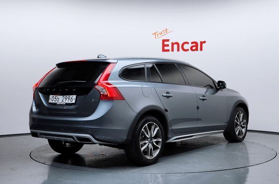 Volvo V60 D4 — пробег 98 333 км — фото 2 из 5