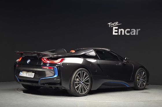 BMW i8 Roadster — пробег 73 740 км — фото 2 из 5