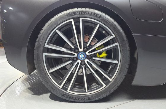 BMW i8 Roadster — пробег 73 740 км — фото 5 из 5