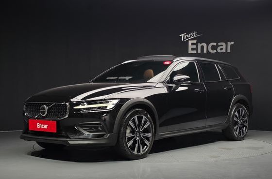 Volvo V60 B5 Ultimate AWD — пробег 45 814 км — фото 1 из 5