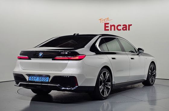 BMW i7 xDrive 60 M sport — пробег 31 987 км — фото 2 из 5