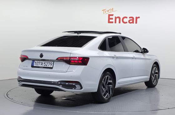 Volkswagen Jetta 1.5 TSI Prestige — пробег 10 306 км — фото 2 из 5