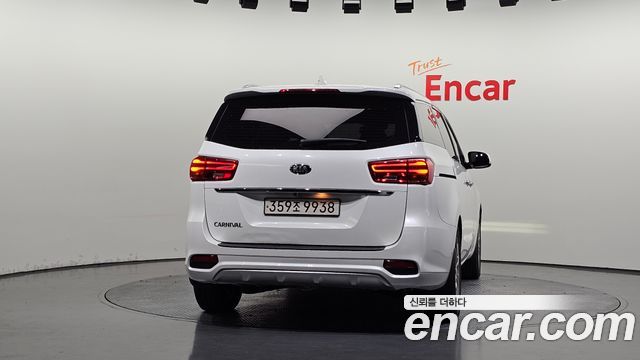 Kia Carnival из Кореи Encar