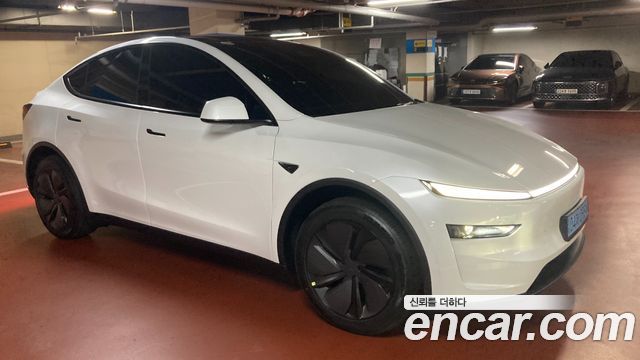 Tesla Model Y Premium RWD — пробег 300 км — фото 2 из 5