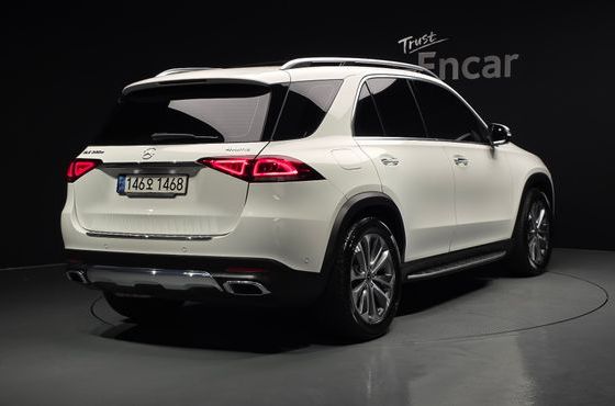 Mercedes-Benz GLE-Class GLE300d 4MATIC — пробег 33 088 км — фото 2 из 5