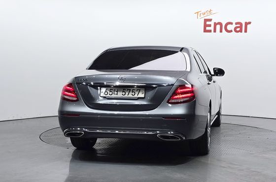 Mercedes-Benz E-Class E200 Avantgarde — пробег 82 470 км — фото 4 из 5