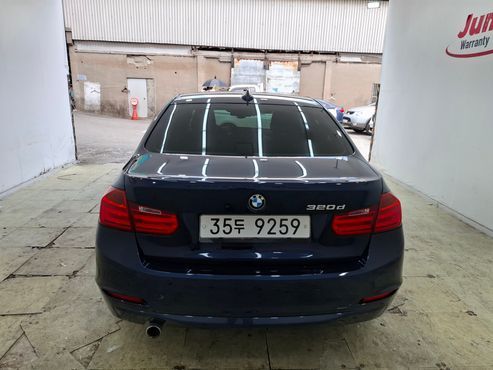 BMW 3-Series 320d Sport — пробег 97 856 км — фото 4 из 5