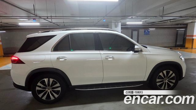 Mercedes-Benz GLE-Class GLE300d 4MATIC — пробег 9 100 км — фото 4 из 5