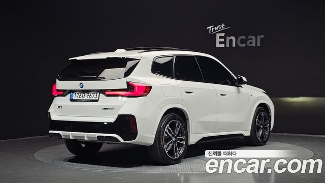 BMW X1 xDrive 20i M Sport — пробег 11 785 км — фото 2 из 5