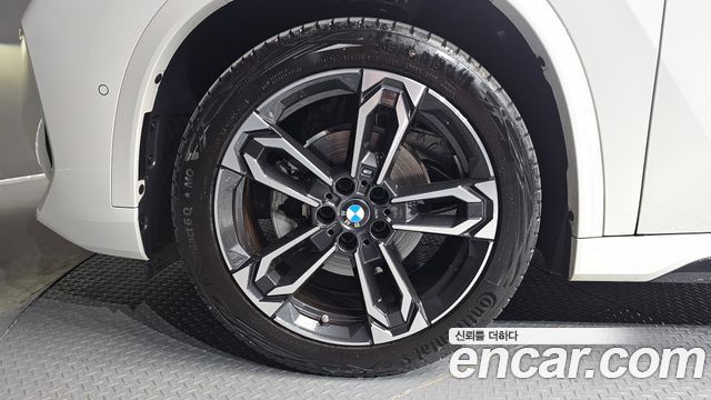 BMW X1 xDrive 20i M Sport — пробег 11 785 км — фото 5 из 5