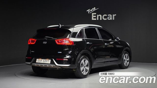 Kia Niro Prestige — пробег 37 955 км — фото 2 из 5