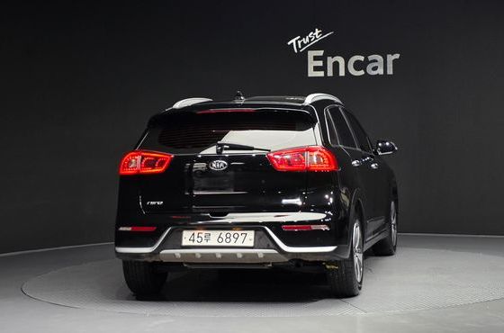 Kia Niro Prestige — пробег 37 955 км — фото 4 из 5