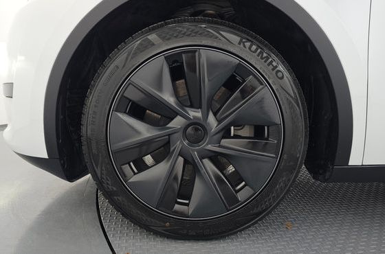 Tesla Model Y RWD — пробег 22 774 км — фото 5 из 5