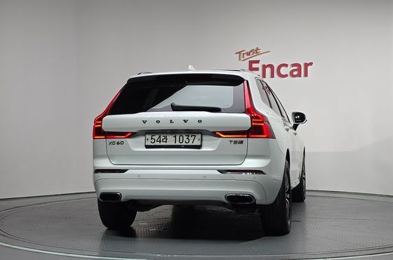 Volvo XC60 T8 Inscription — пробег 133 922 км — фото 4 из 5