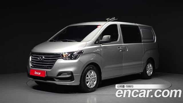 Hyundai Starex Van 5-Seater Smart — пробег 4 211 км — фото 1 из 5