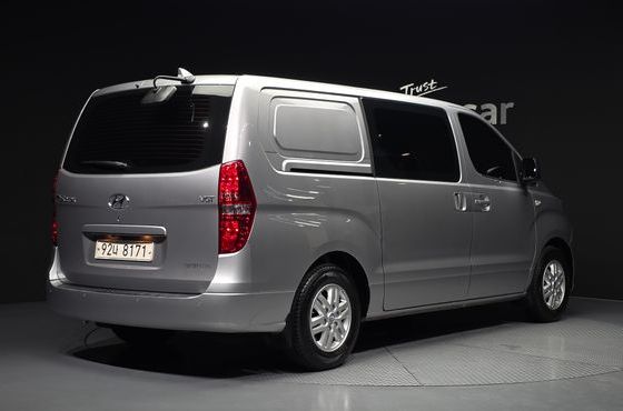 Hyundai Starex Van 5-Seater Smart — пробег 4 211 км — фото 2 из 5
