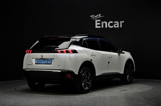 Peugeot 2008 EV GT — пробег 8 042 км — фото 2 из 5