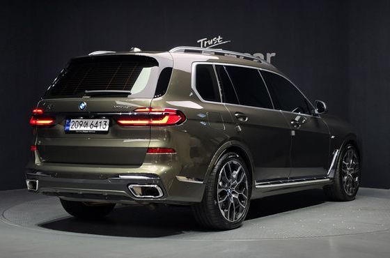 BMW X7 xDrive 40i M Sport 7STR — пробег 15 252 км — фото 2 из 5